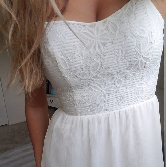 SOLD | White lace dress - Picture 3 of 9